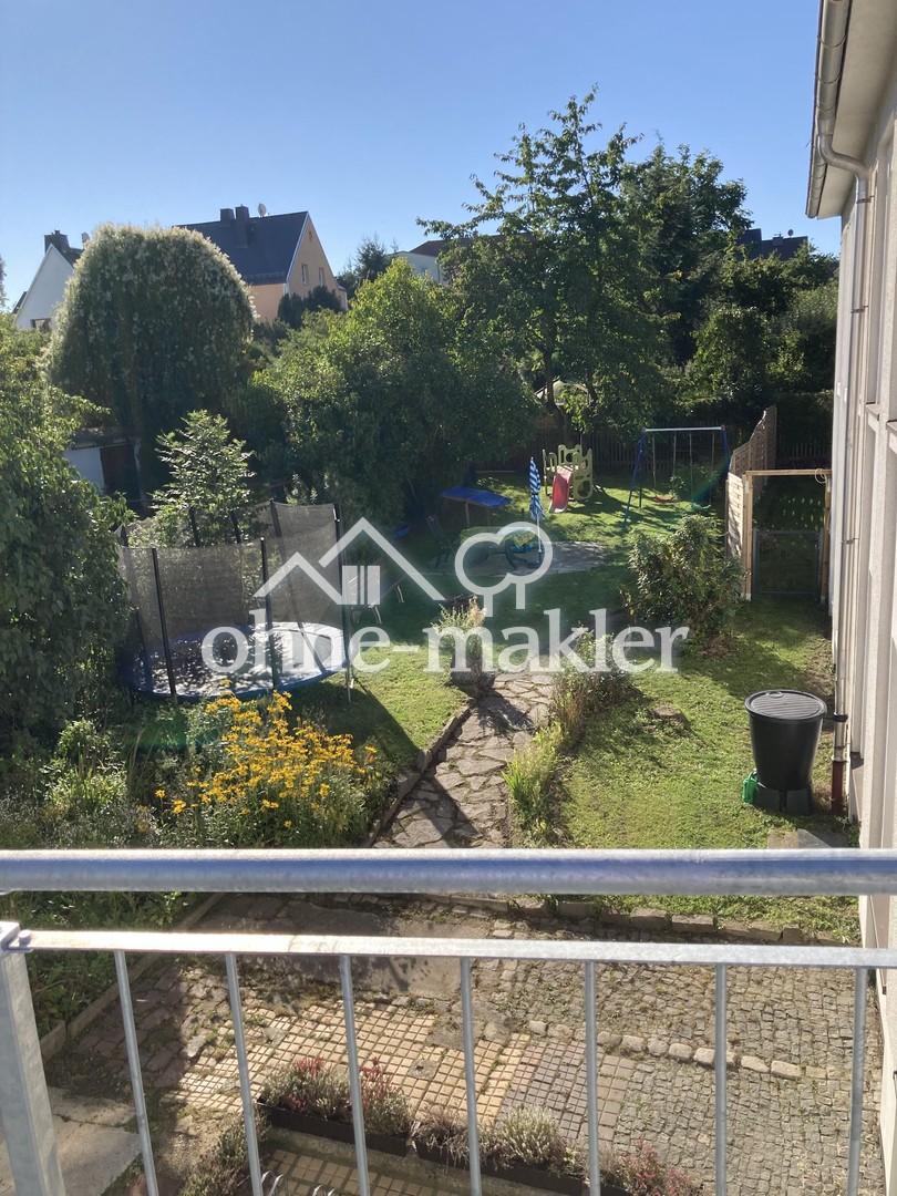 Blick vom Balkon in Garten