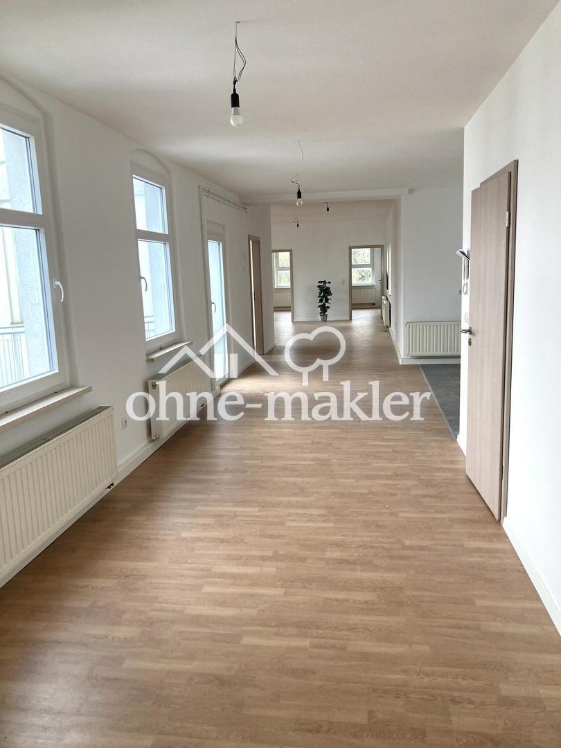 Flur, Blick v. Eingangstür aus