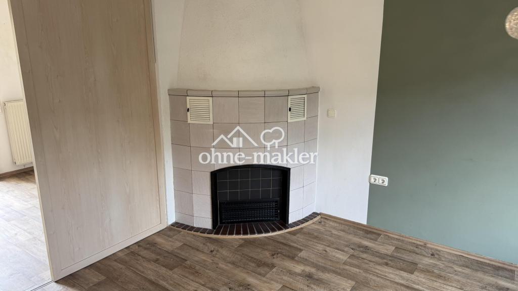 EG Kachelofen im Schlafzimmer