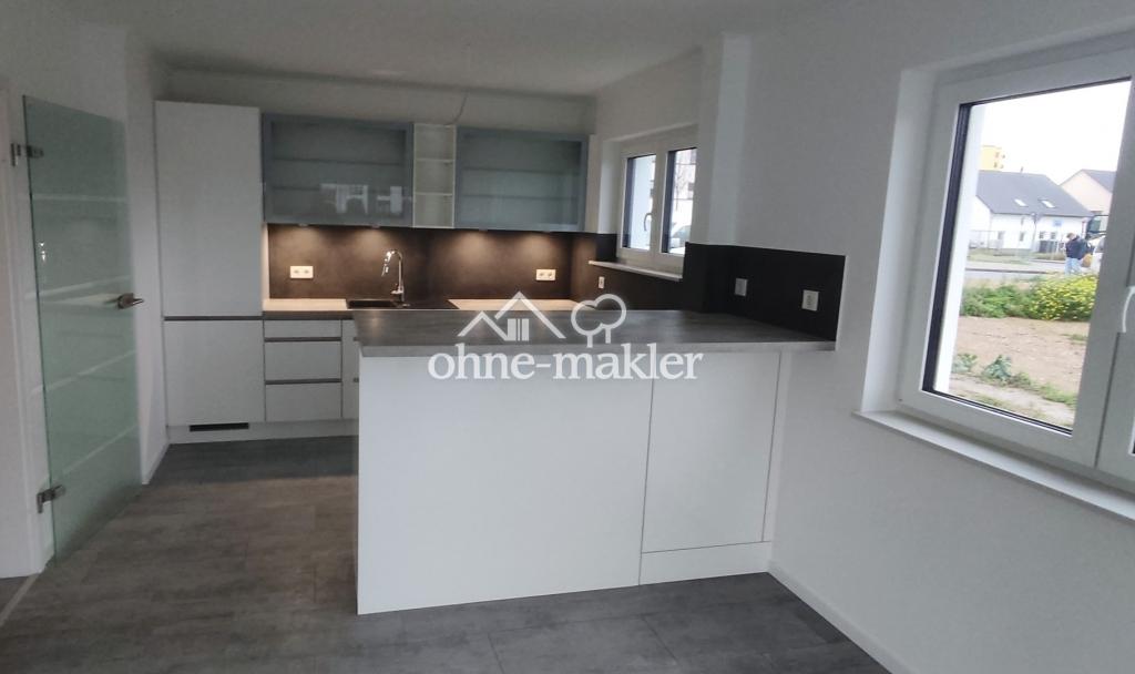 Hochwertige Küche mit Theke
