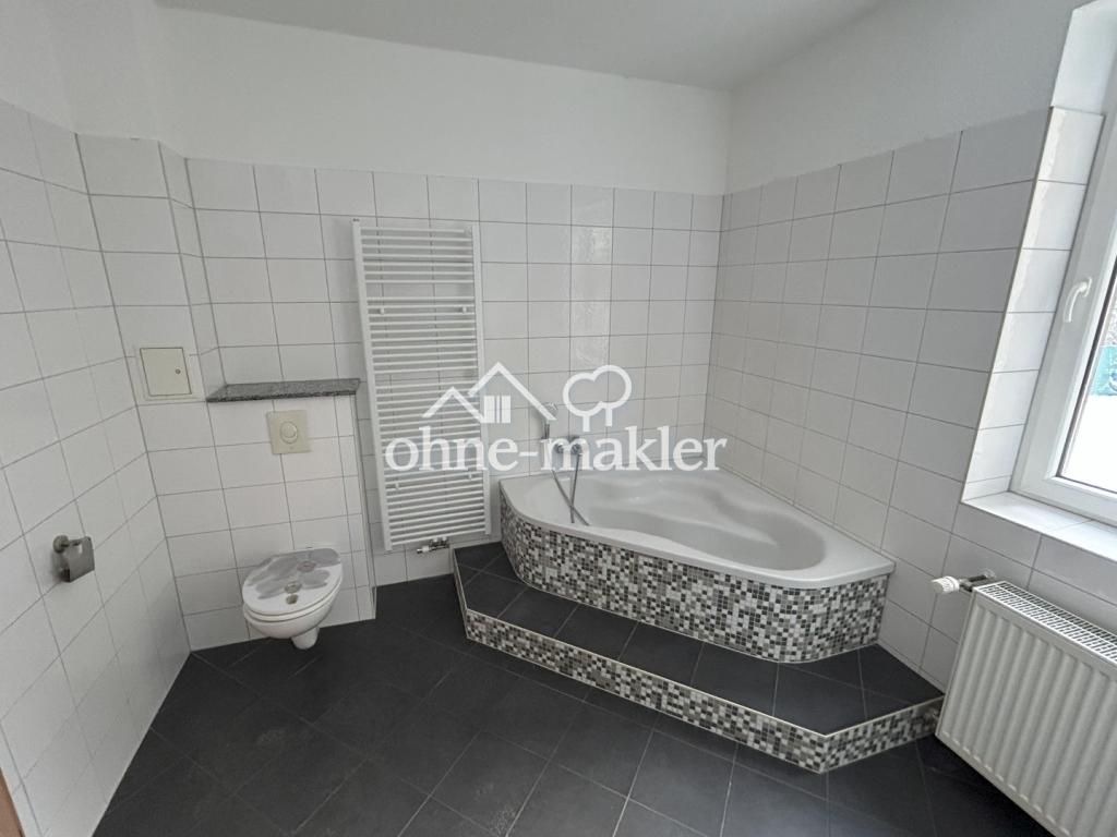Badezimmer mit Badewanne