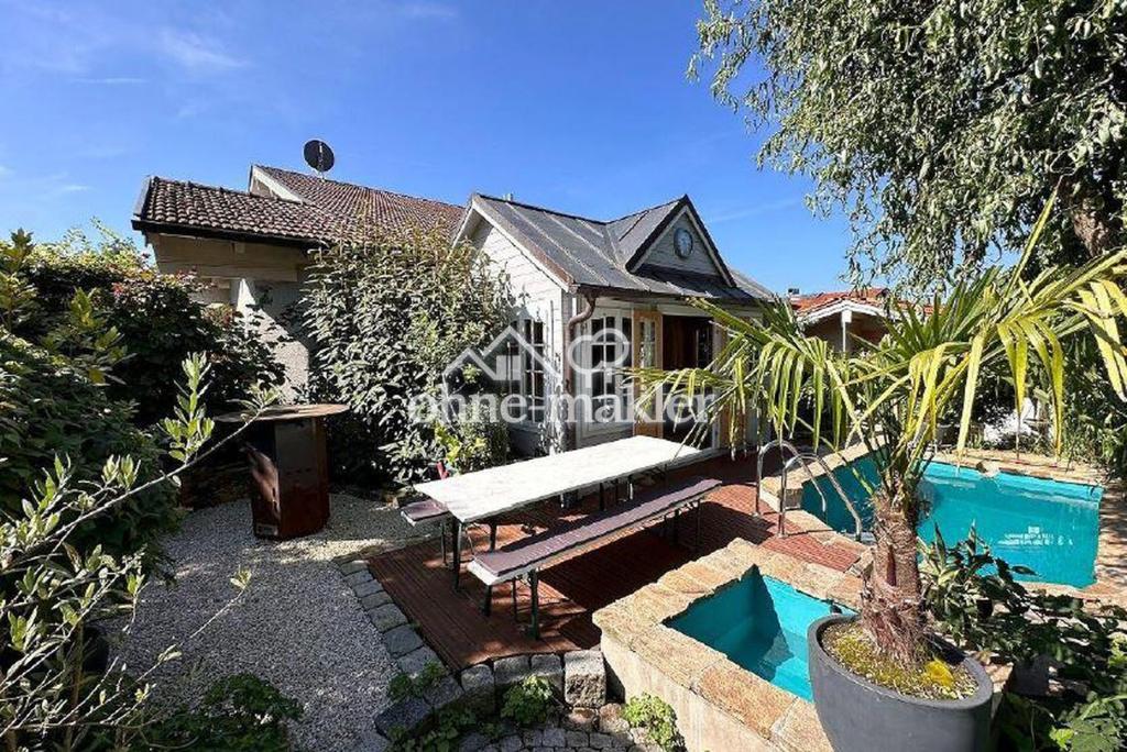 Teehaus mit Grillplatz u. Pool