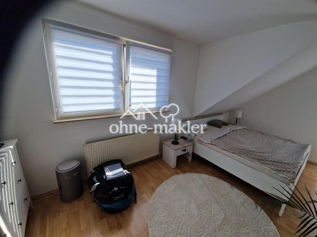 Dachgeschoßwohnung links 3 ZKB mit großem Balkon frei ab 01.10.2026 Blick in die Weinberge - Photo 3