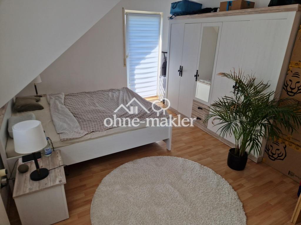 Dachgeschoßwohnung links 3 ZKB mit großem Balkon frei ab 01.10.2026 Blick in die Weinberge - Photo 4