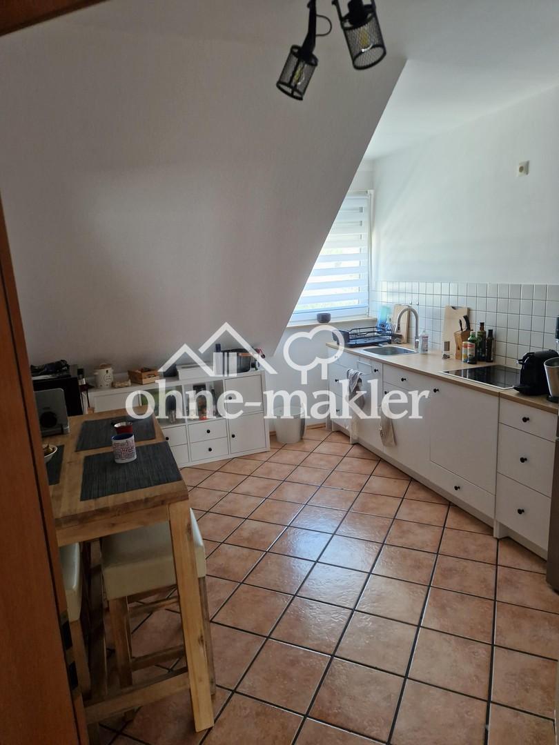Dachgeschoßwohnung links 3 ZKB mit großem Balkon frei ab 01.10.2026 Blick in die Weinberge - Photo 5