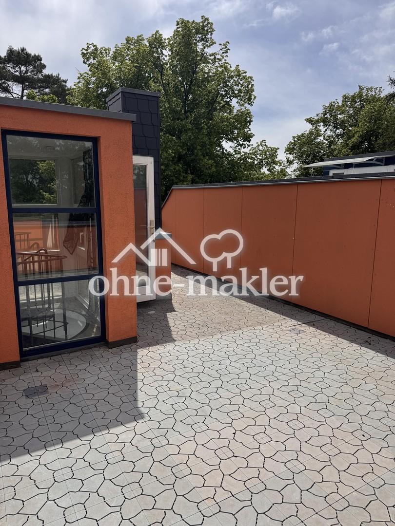 Bezugsfreie, helle 3 Zimmer Wohnung mit großer Dachterrasse, Stellplatz & Nähe S-Bahn - Photo 4