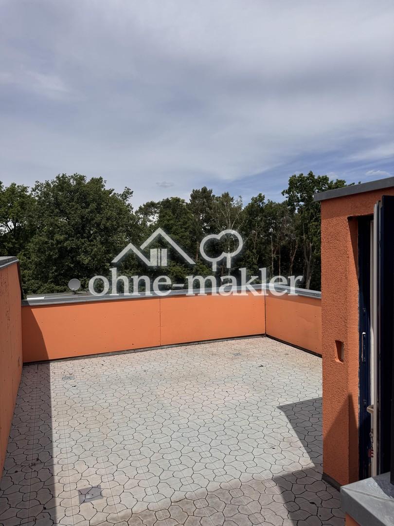 Bezugsfreie, helle 3 Zimmer Wohnung mit großer Dachterrasse, Stellplatz & Nähe S-Bahn - Photo 3