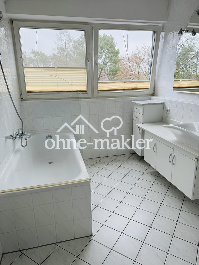 Bezugsfreie, helle 3 Zimmer Wohnung mit großer Dachterrasse, Stellplatz & Nähe S-Bahn - Photo 2