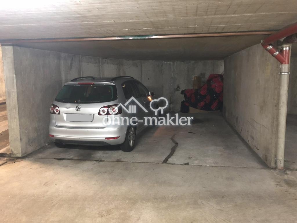 Parkplatz (links)
