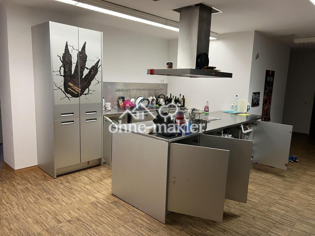 2. Etage, zentrale Einbauküche