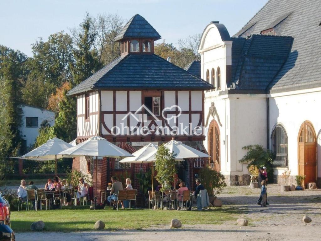 'Dubenhus' (Café im Hof)...