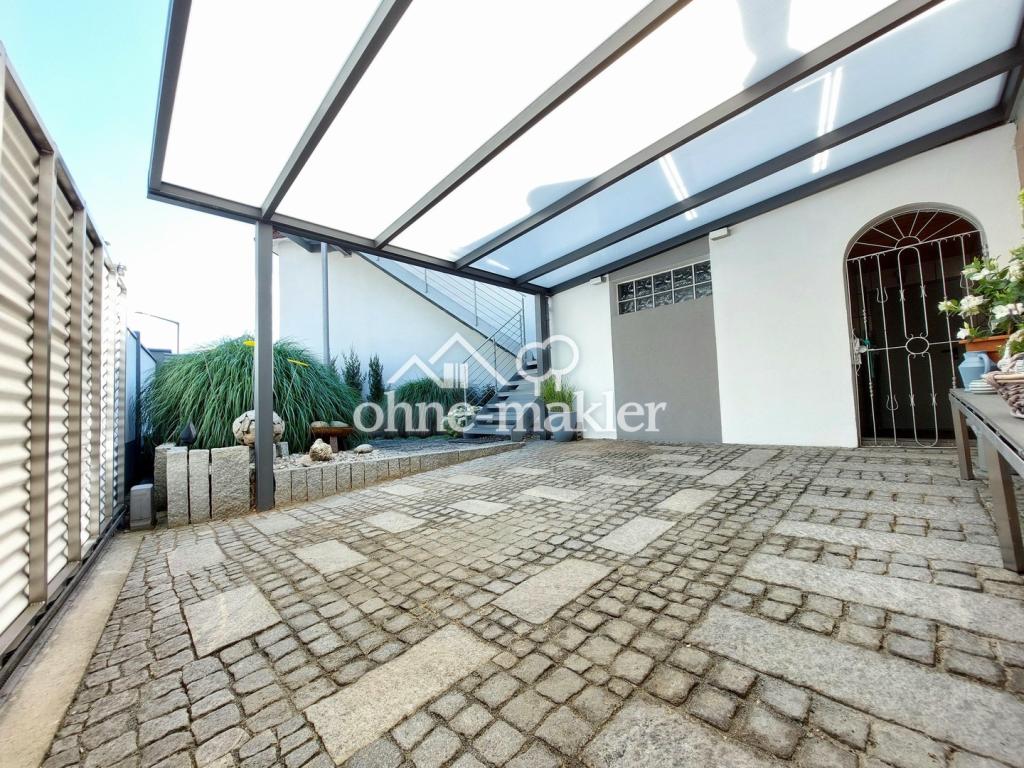 Carport m. Zugang z. Penthouse