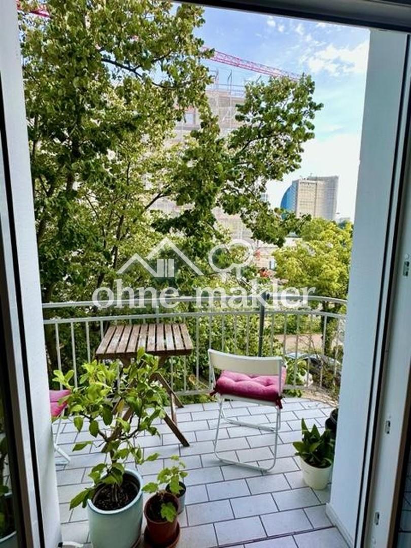 Balkon Alleeseite Sommer