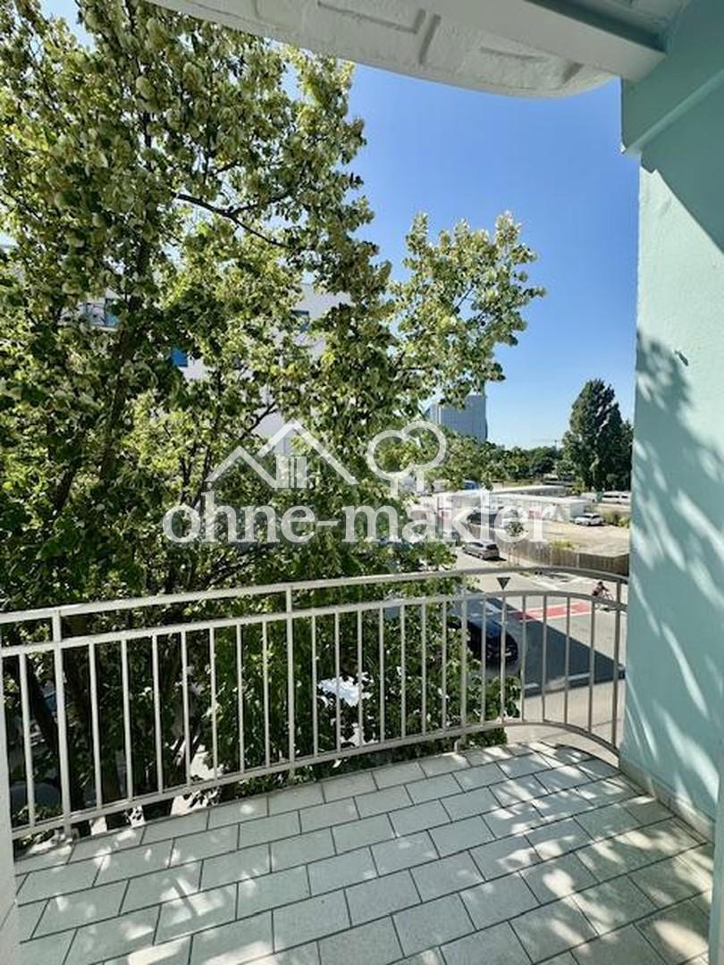 Balkon Straßenseite