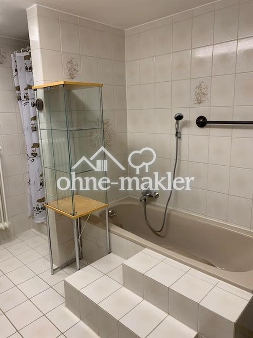 Dusche und Badewanne