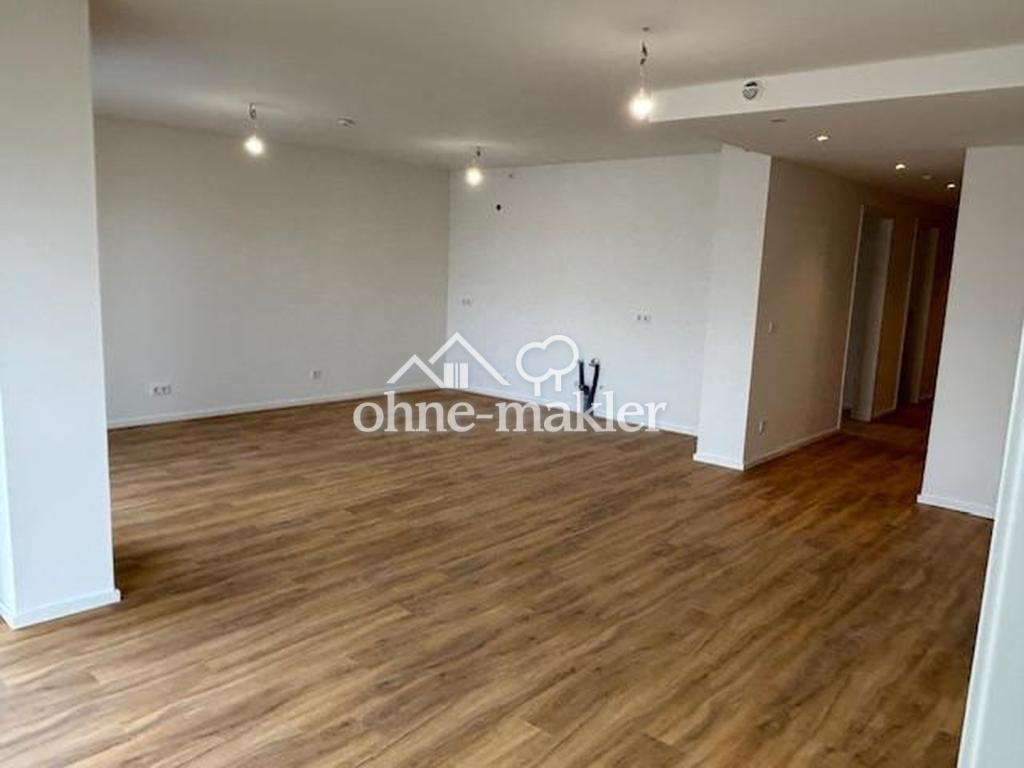 Wohn-, Esszimmer, offene Küche