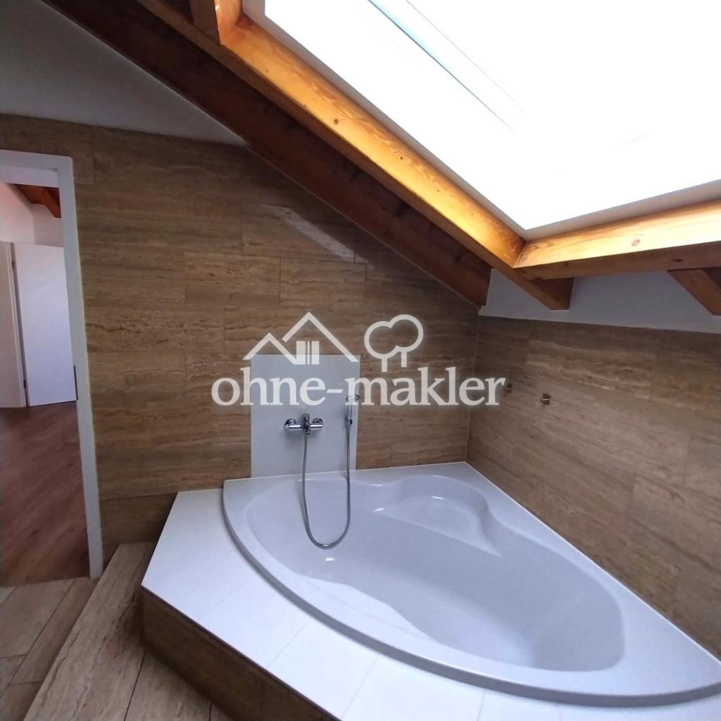 Bad neben dem Schlafzimmer