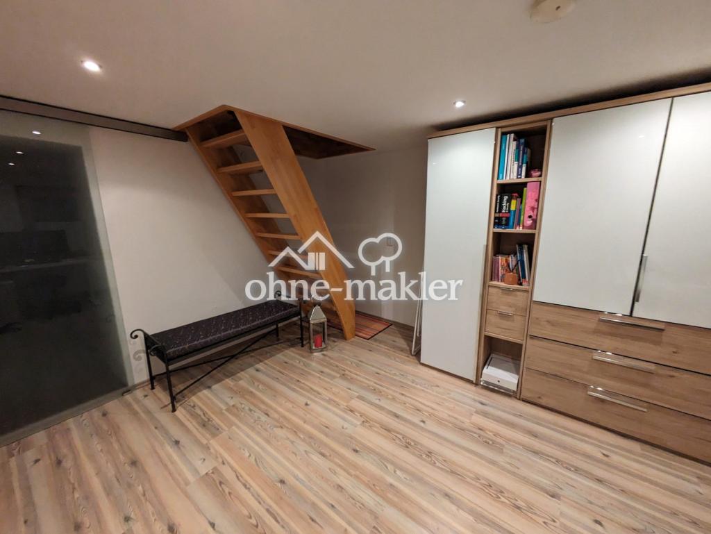 Büro, Blick auf Treppe DG