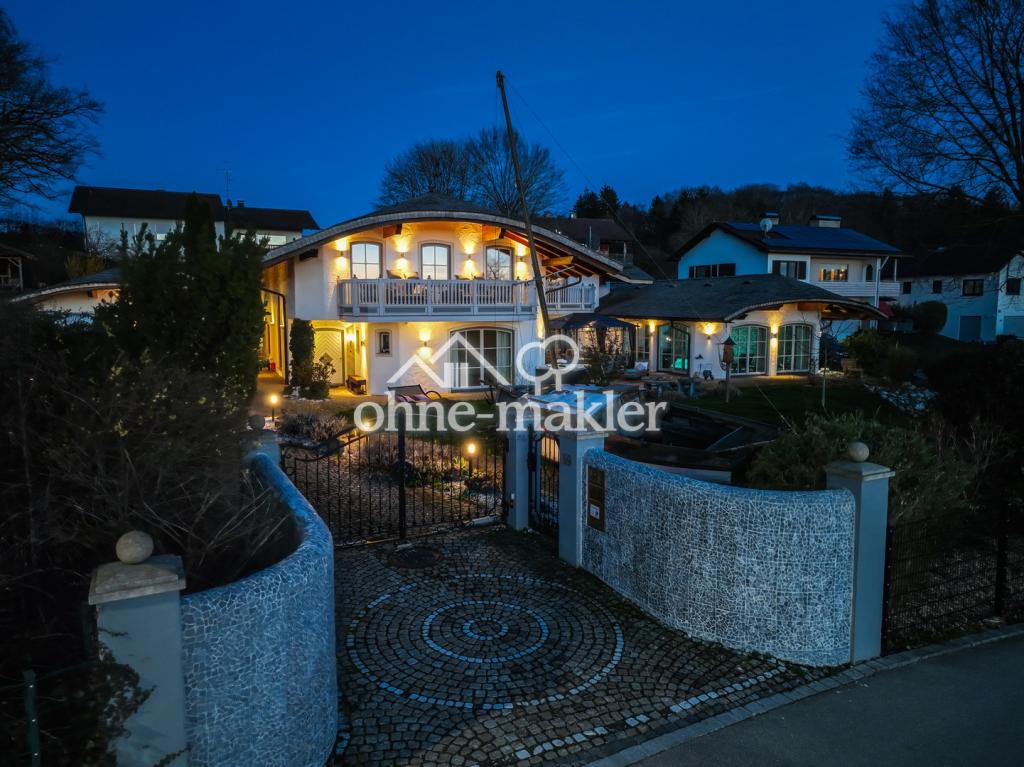 Villa am Abend