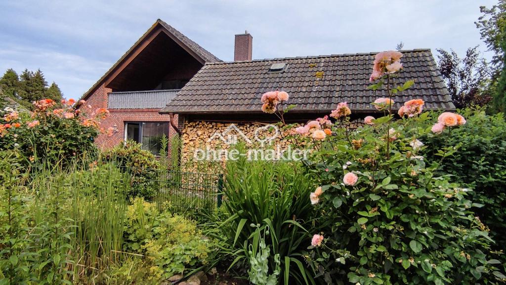 Hausseite mit Garage