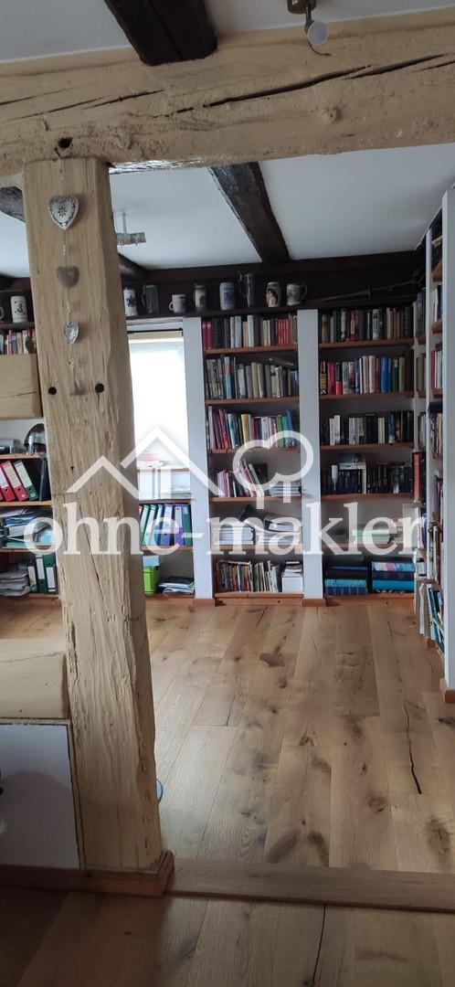 Büro und Bibliothek