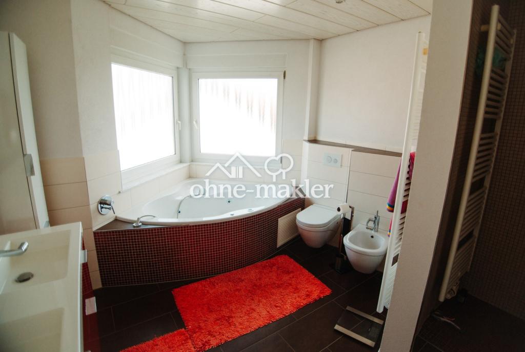 1. Bad mit Wanne und Dusche