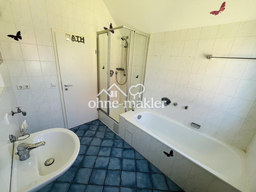 1.100€ warm - Renovierte 2,5-Zimmer-Wohnung mit EBK,Balkon,Keller&Garage - Photo 5