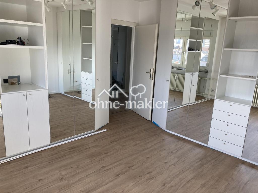 zentrale und verkehrsberuhigte Lage teilmöblierte Penthouse Perle direkt am Wilhelmsplatz mit Aufzug - Photo 2