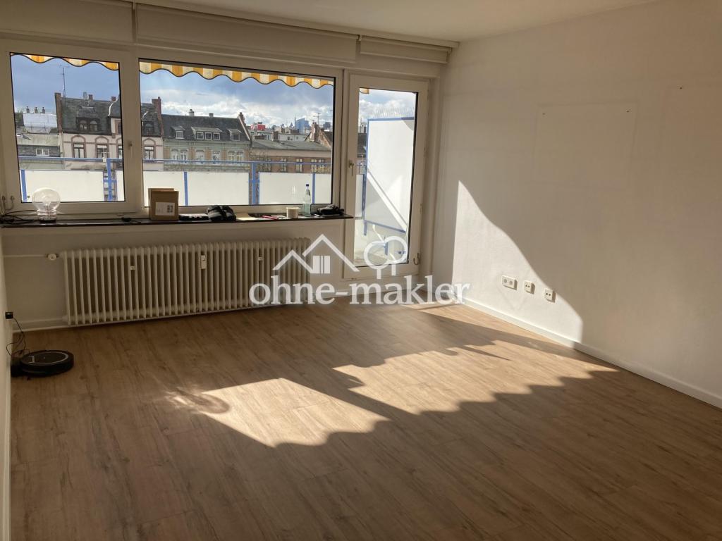 zentrale und verkehrsberuhigte Lage teilmöblierte Penthouse Perle direkt am Wilhelmsplatz mit Aufzug - Photo 1