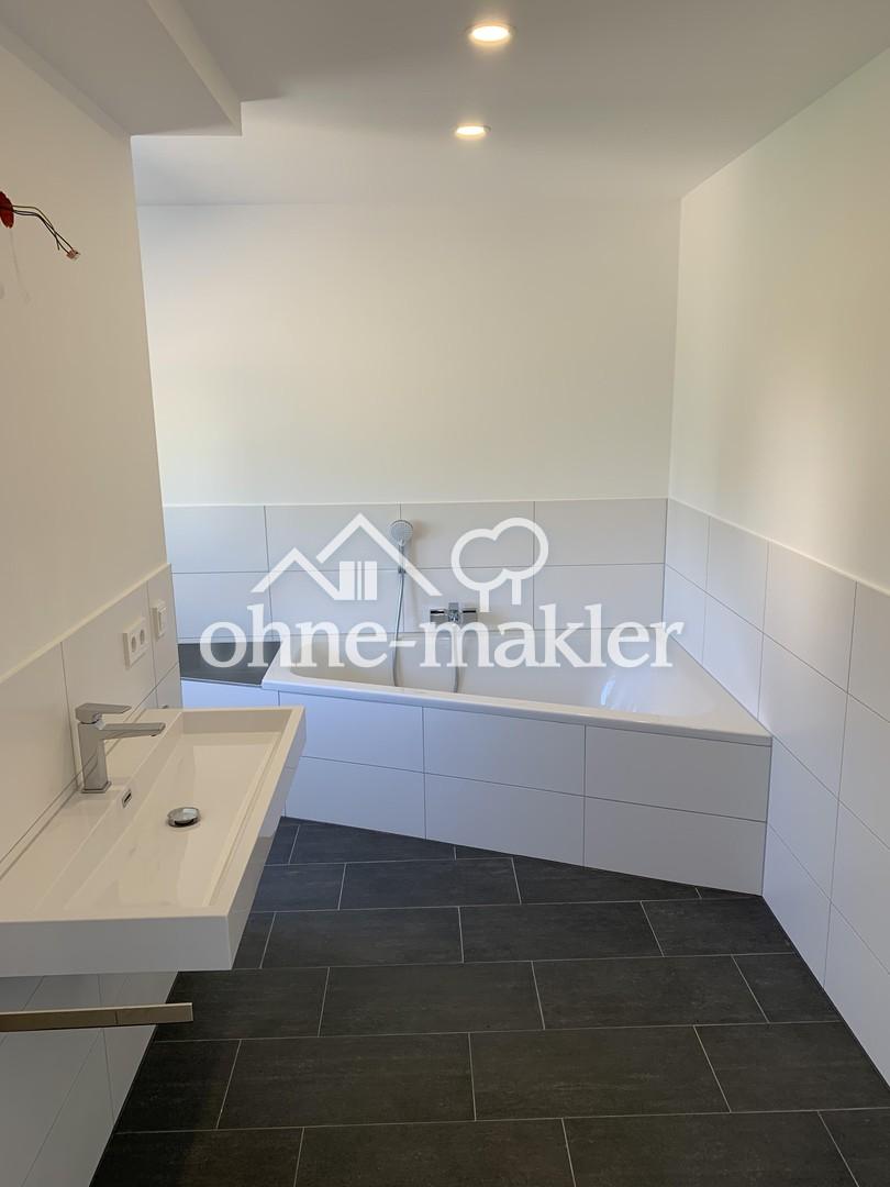 Premium 3-Zimmer-Wohnung mit 2 Balkonen, tollem Ausblick und EBK in Feldrandlage! A+ - Photo 4