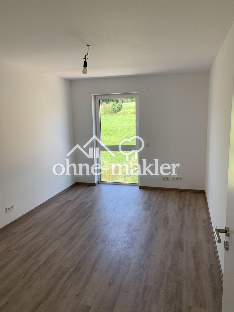Premium 3-Zimmer-Wohnung mit 2 Balkonen, tollem Ausblick und EBK in Feldrandlage! A+ - Foto 4