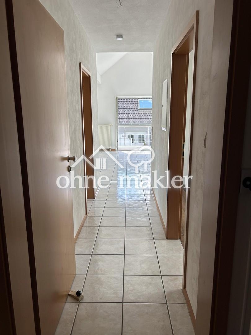 Blick auf Flur von Wohnungstür