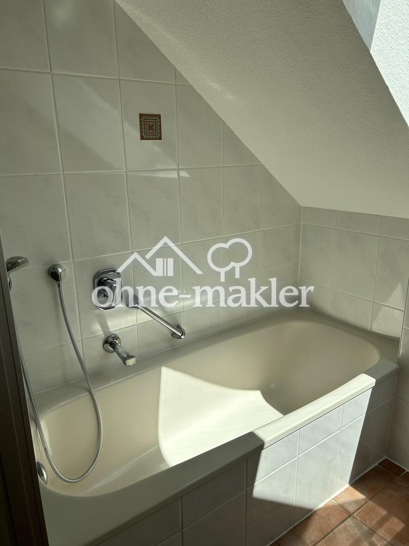 Badezimmer mit Badewanne