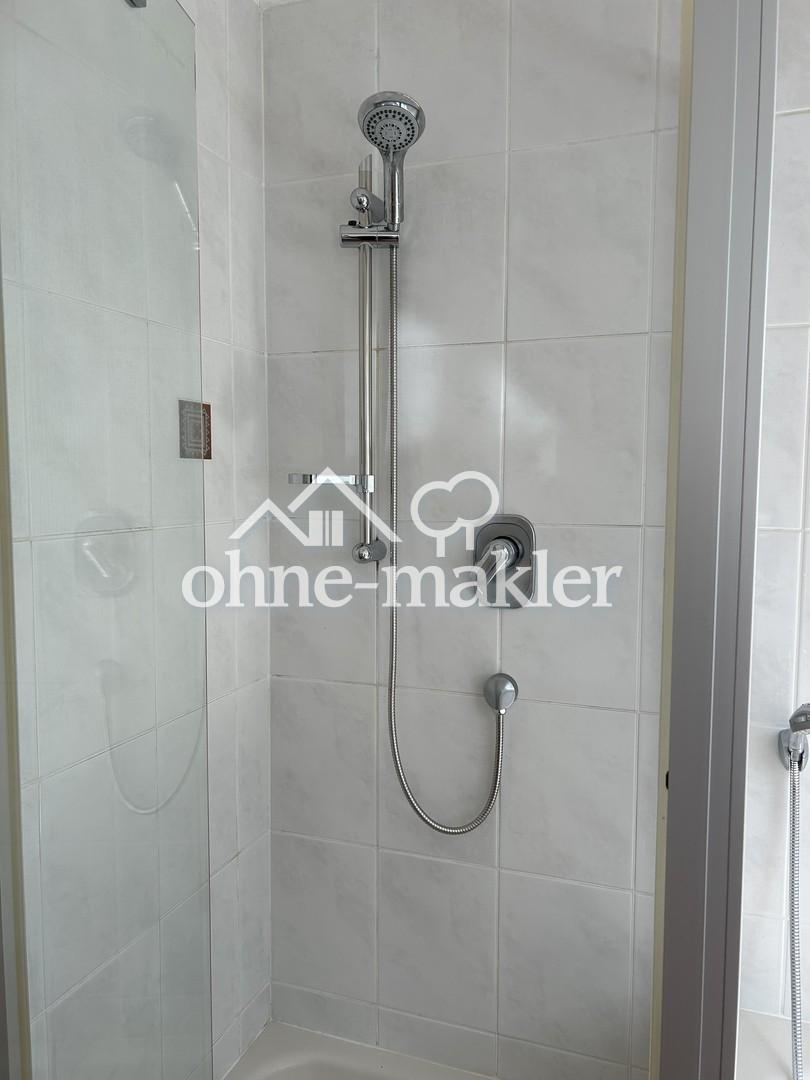 Badezimmer mit Dusche