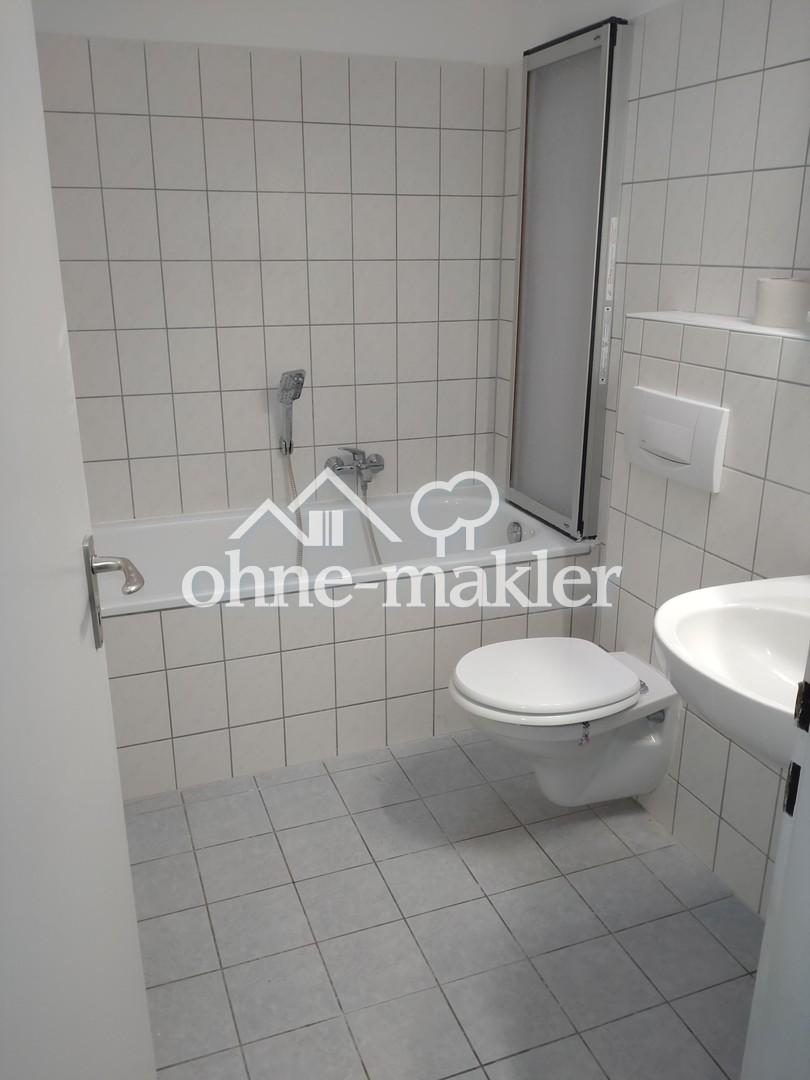 Bad mit Wanne, OG