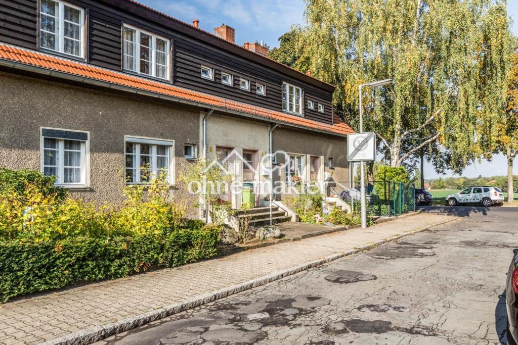 Straße mit Haus
