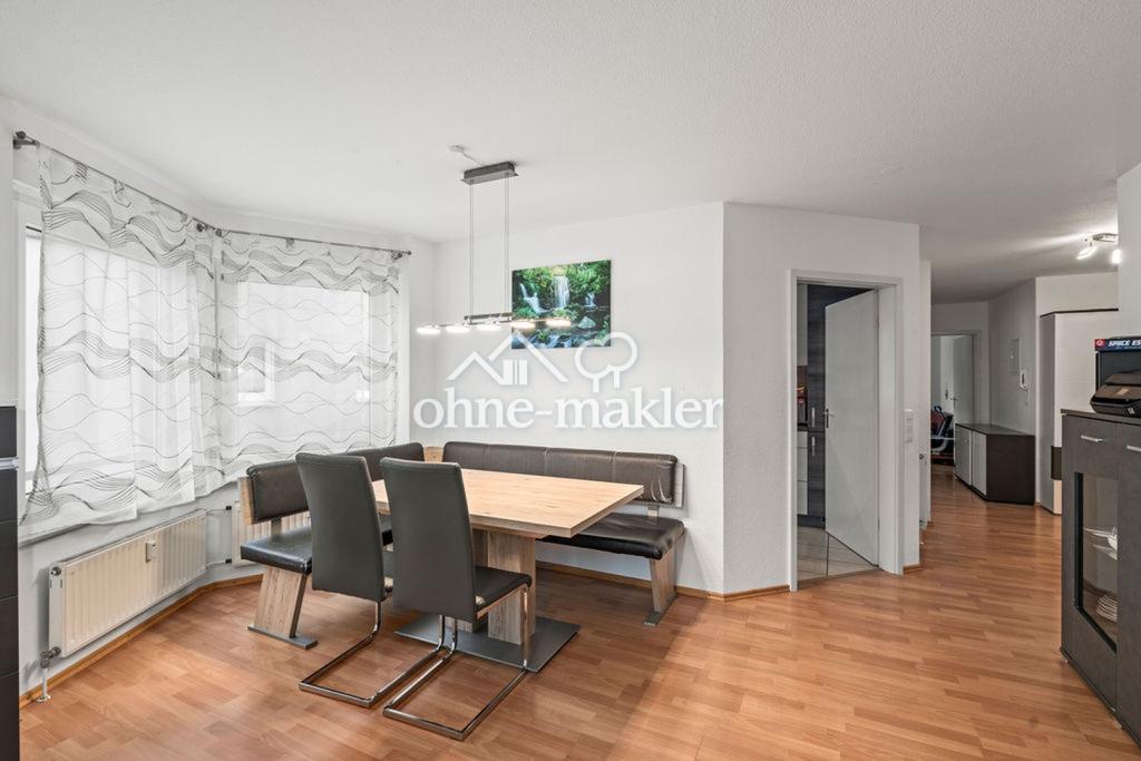 Esstisch neben der Küche
