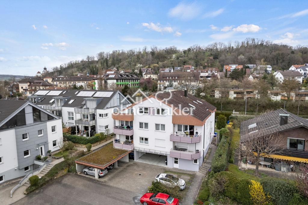Überdachte Garageneinfahrt