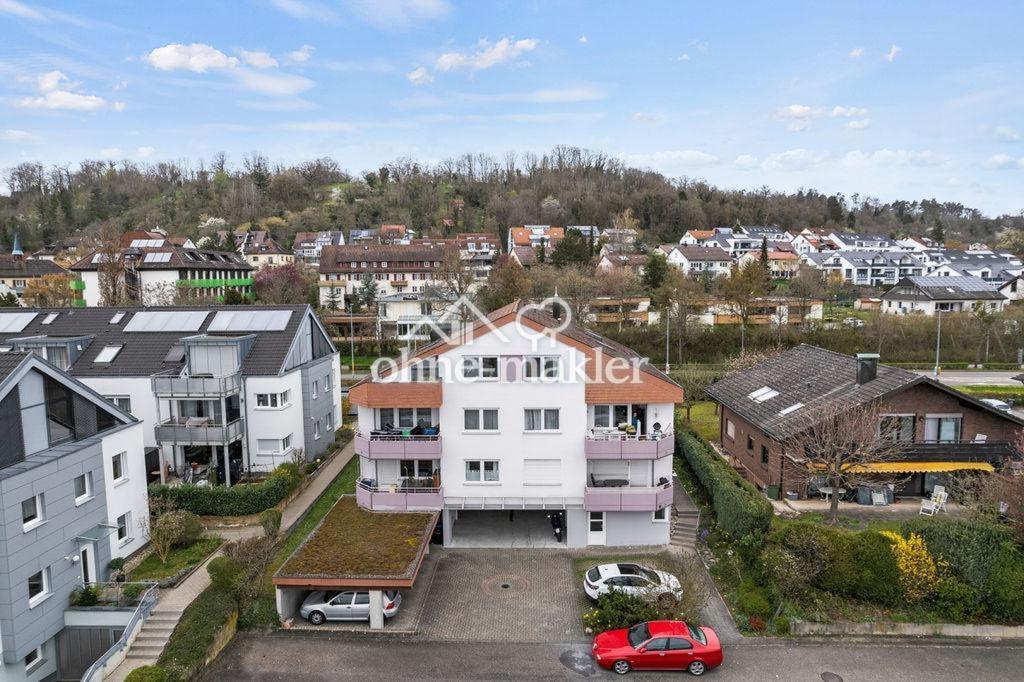 Haus mit Garagen, Carport u.m.