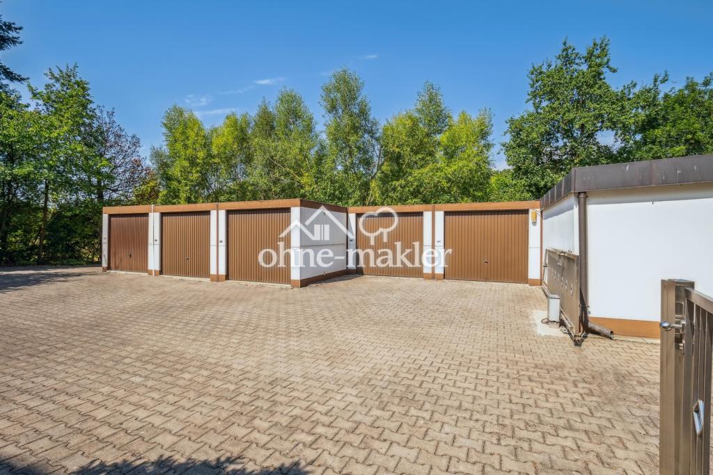 Garagenhof mit Tor