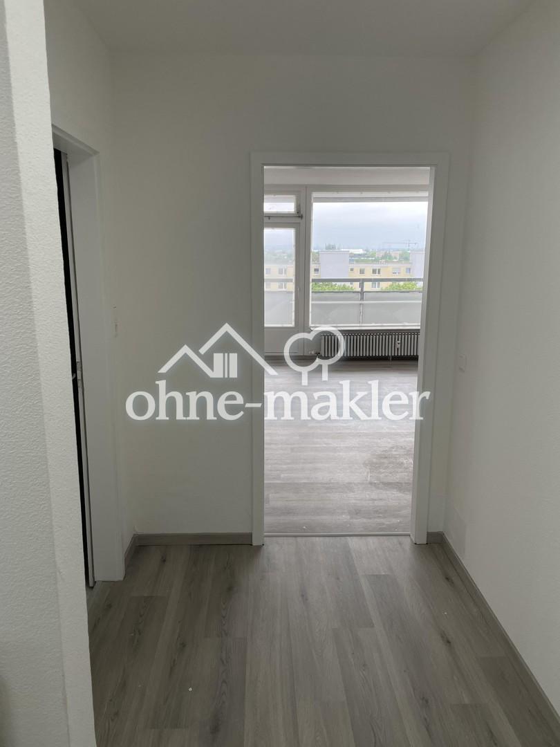 Exklusive renovierte Wohnung mit Balkon, neue EB-Küche und Tiefgaragenstellplatz - Photo 4