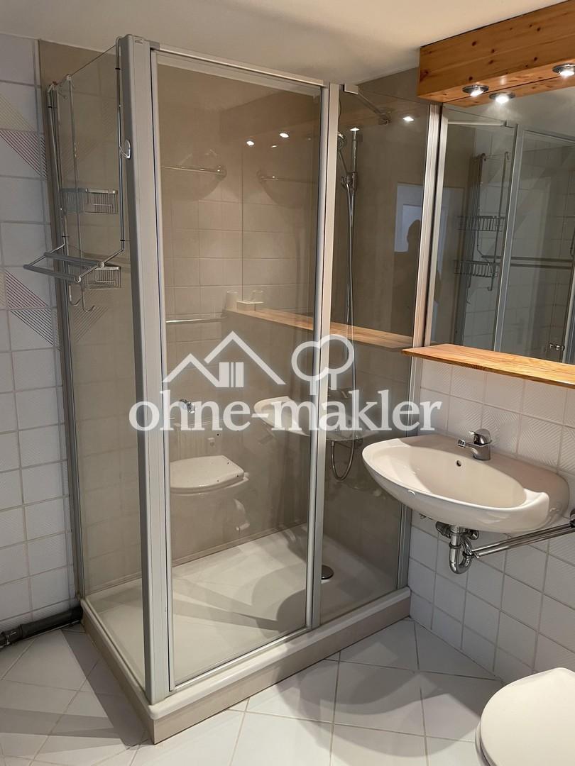 Exklusive renovierte Wohnung mit Balkon, neue EB-Küche und Tiefgaragenstellplatz - Photo 3