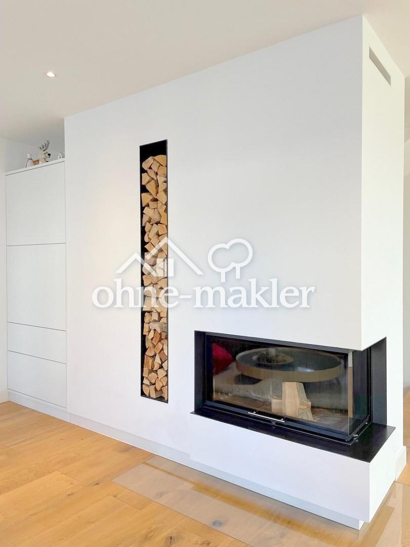 Kamin mit Holzfach