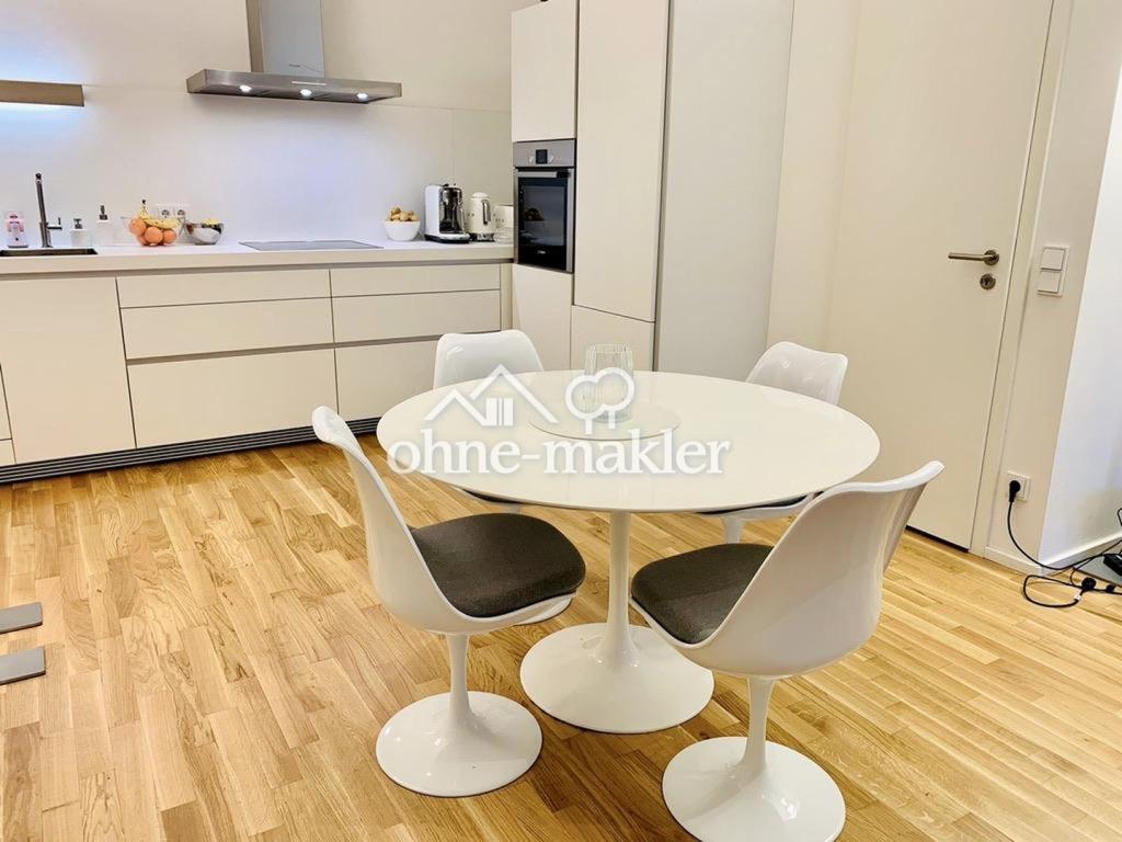 Vollmöblierte sonnige 2,5 Zimmer Wohnung mit Skyline Blick - Photo 3