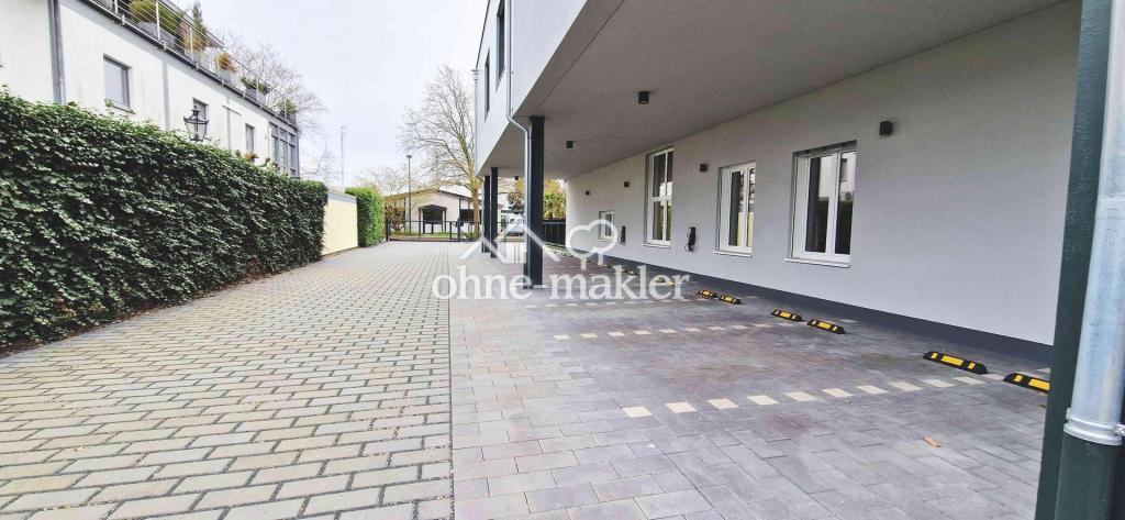 Parkplatzseite hinten