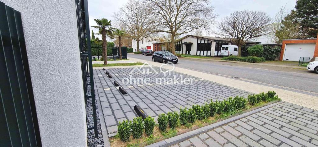 Parkplätze vor dem Haus