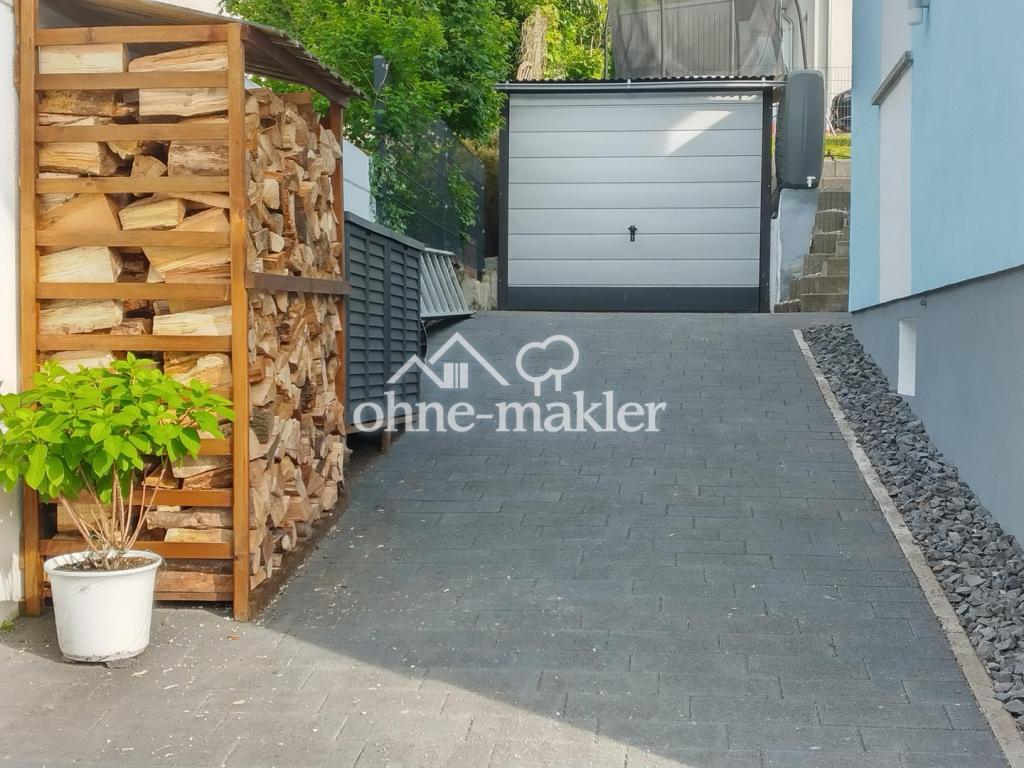 Garage und Holzverschlag