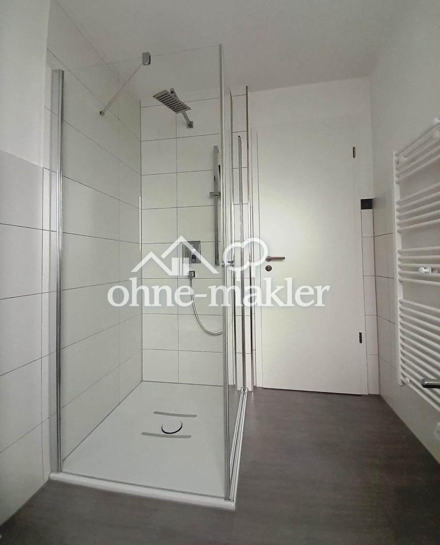 Bad: Dusche,  Handtuch-Heizung