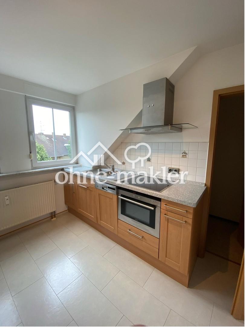 Helle 2-Zimmer-Dachgeschosswohnung mit Balkon und Stellplatz in zentraler Lage von Röthenbach - Foto 2
