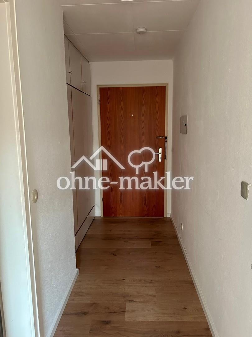 Flur mit großem Einbauschrank